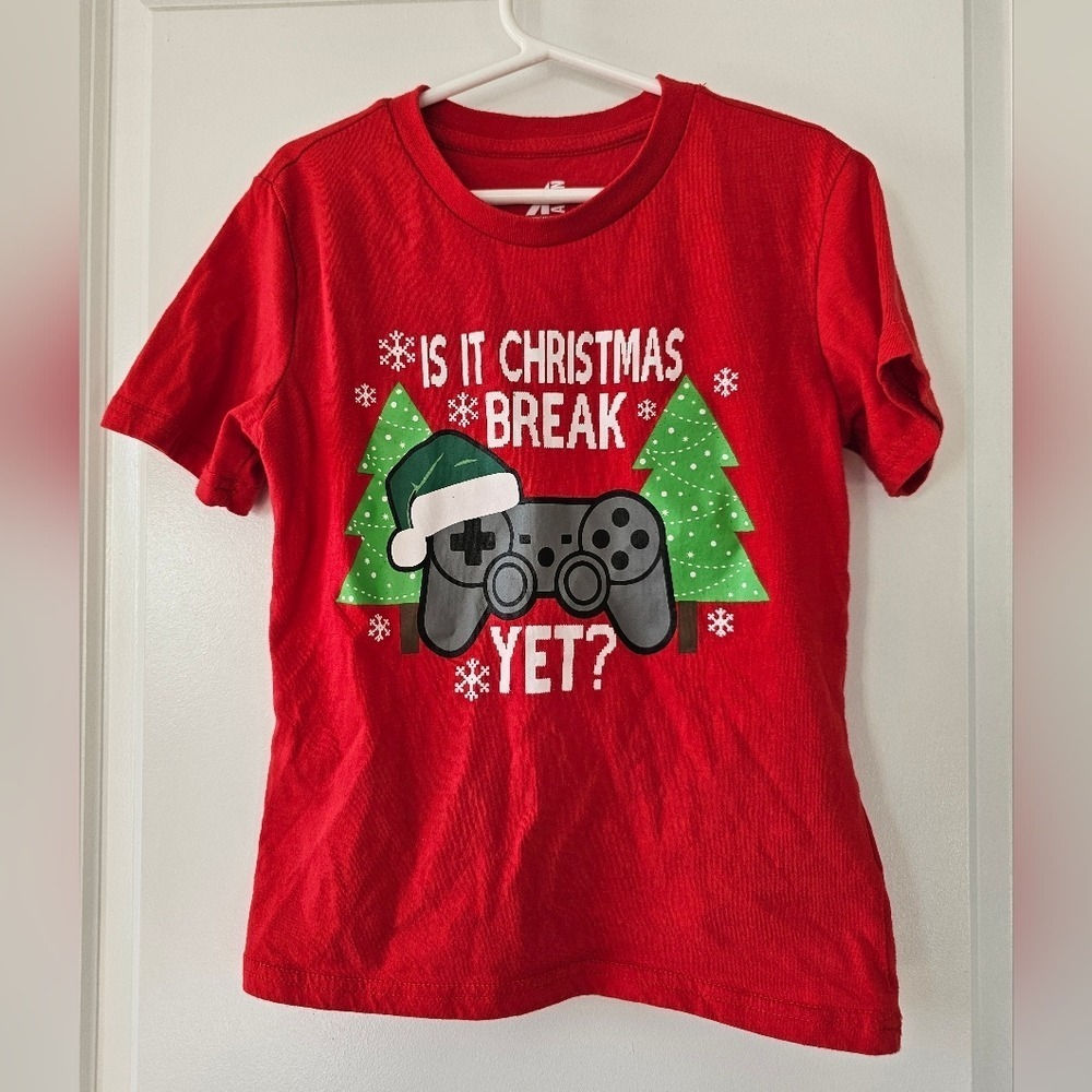 Kids sz7 Red "Is It Christmas Break Yet?" Gamer Controller T-Shirt Holiday Santa